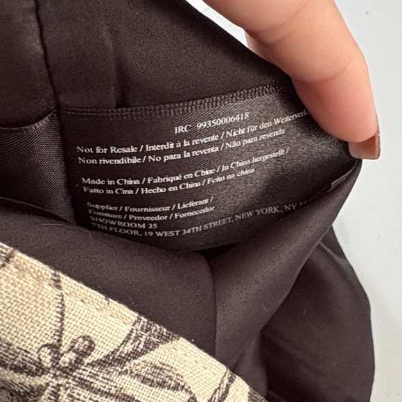 Reserved for @autismmomof5
Gucci Cream and Black Floral Clutch - Picture 7 of 7